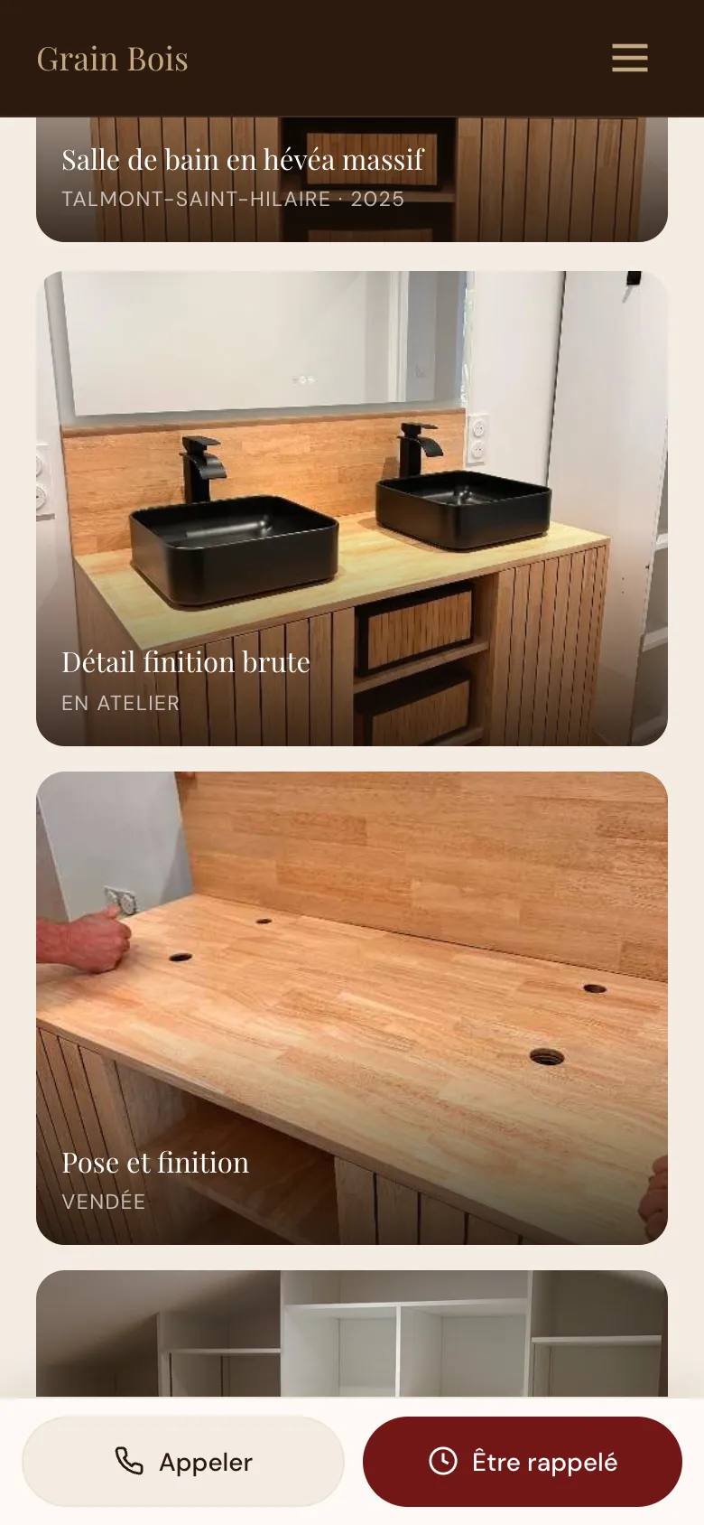 Carnet de réalisations du site Grain Bois sur téléphone, avec les photos classées par famille